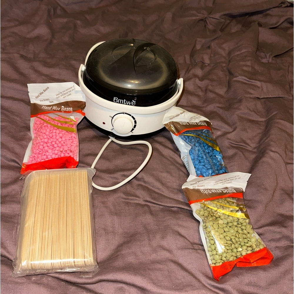 Wax warmer with 3 wax packets and 1 packet of sticks